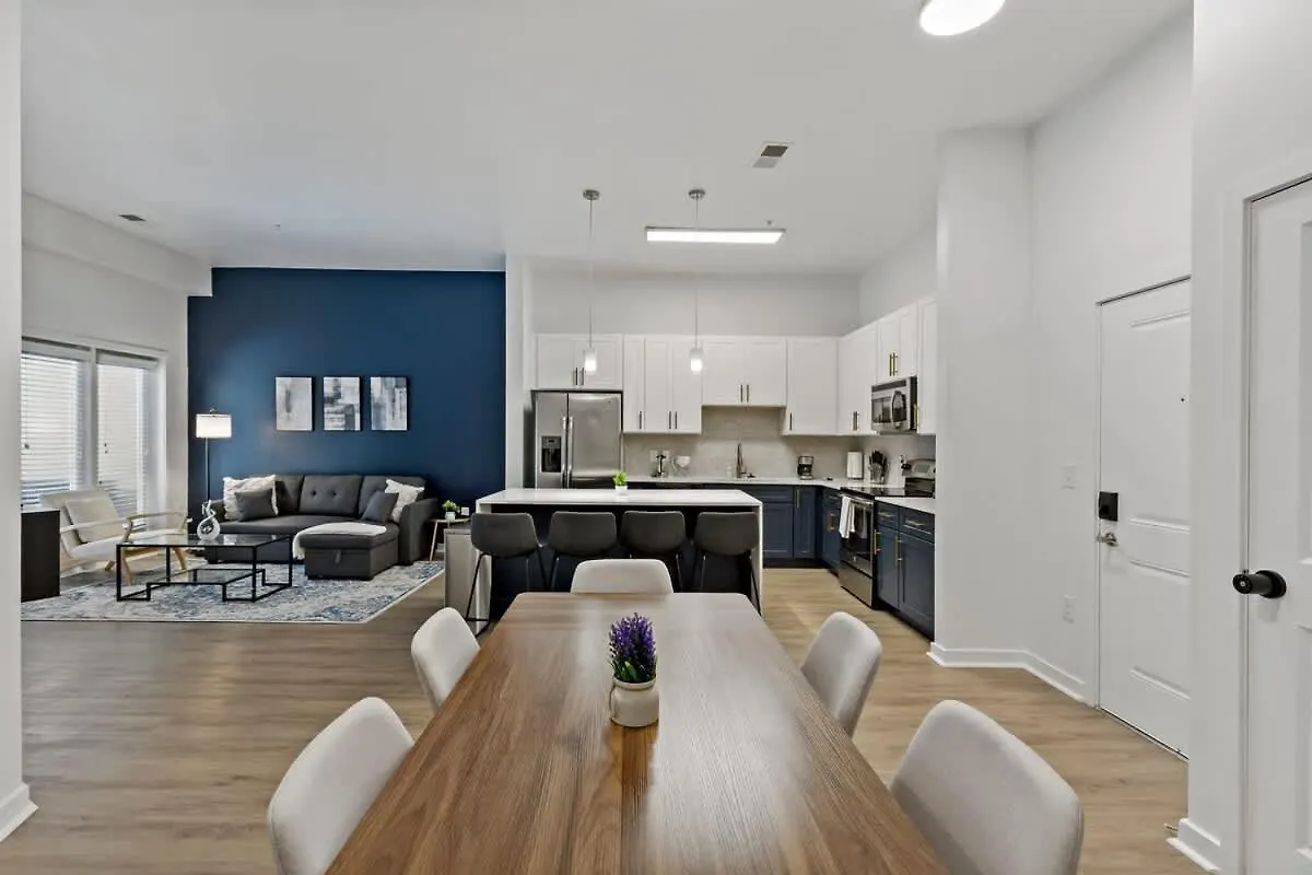 Spacious 2Bd - 5 Min Dt, Gym, Parking, W-D - Sleep 12 シャーロット