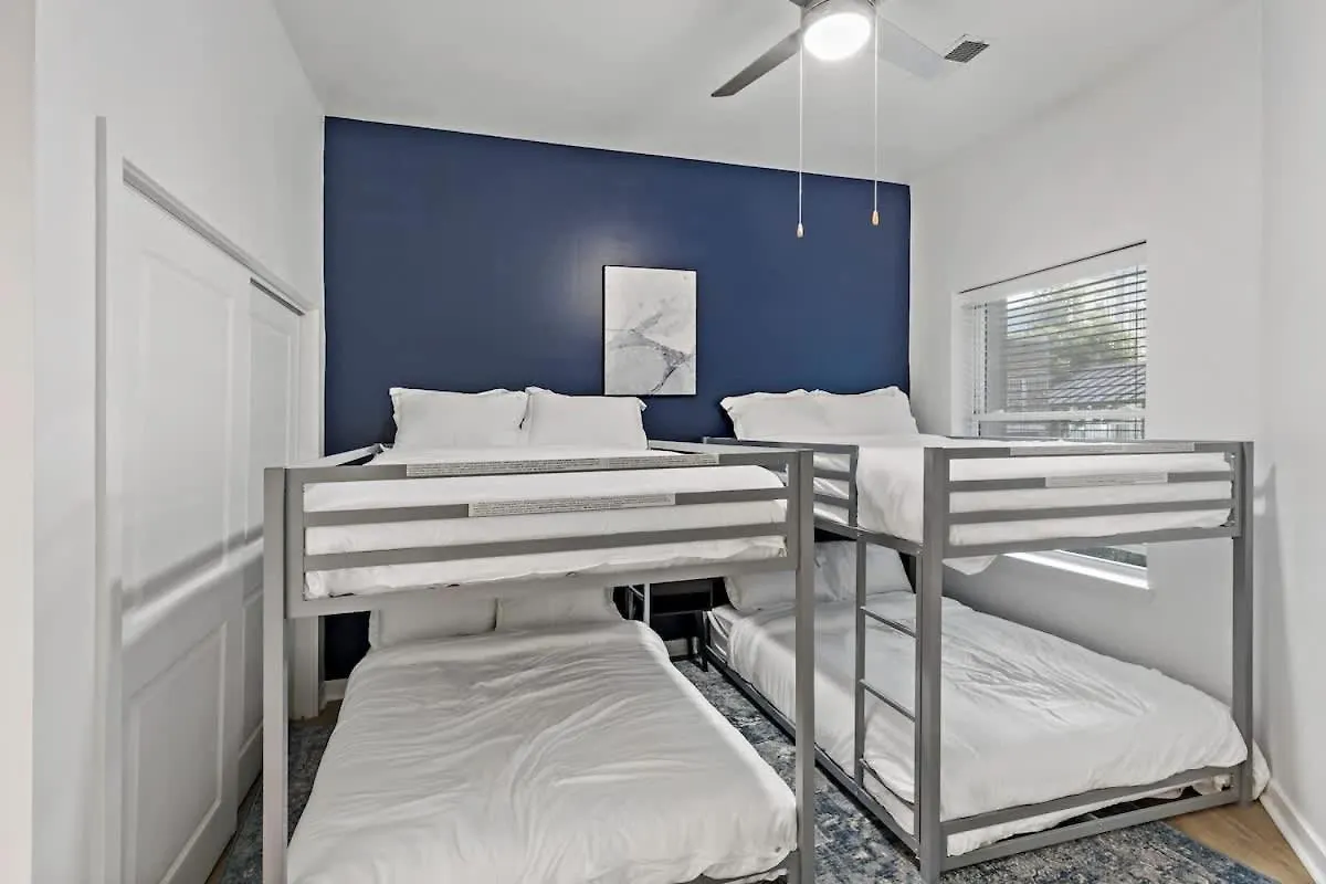 アパート Spacious 2Bd - 5 Min Dt, Gym, Parking, W-D - Sleep 12 シャーロット 米国