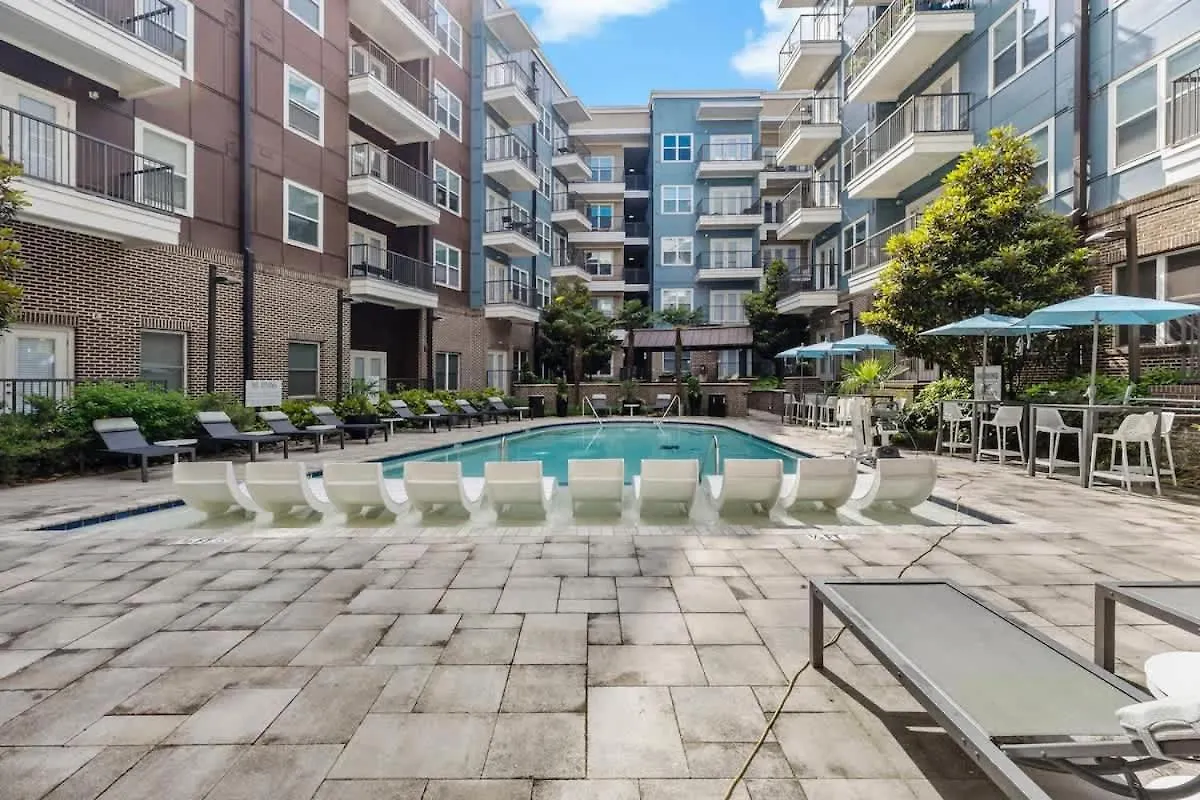 Spacious 2Bd - 5 Min Dt, Gym, Parking, W-D - Sleep 12 シャーロット アパート
