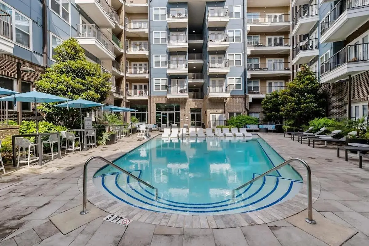 アパート Spacious 2Bd - 5 Min Dt, Gym, Parking, W-D - Sleep 12 シャーロット 米国