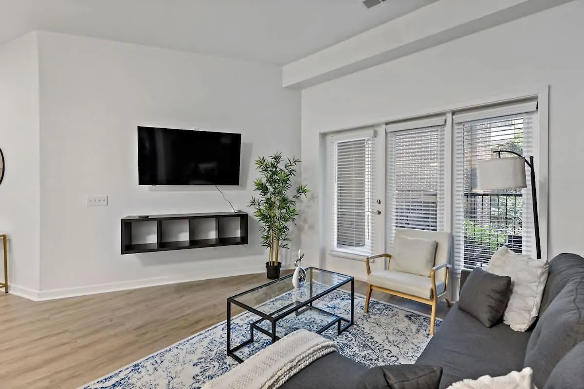 Spacious 2Bd - 5 Min Dt, Gym, Parking, W-D - Sleep 12 シャーロット 0*,  米国